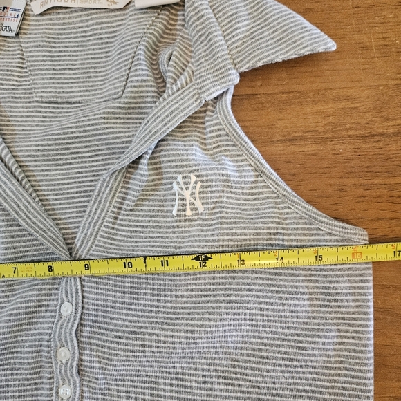 Antigua MLB New York Yankees Womens Sleeveless Polo Gray White Stripe Small - Picture 7 of 9
